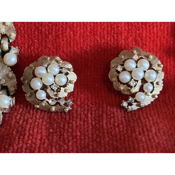 Crown Trifari Heavy Gold Plated, Cubic Zirc, Pearl Necklace & Matching Earrings - Picture 7 of 16